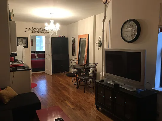 Rented by Salon Realty Corp | media 15