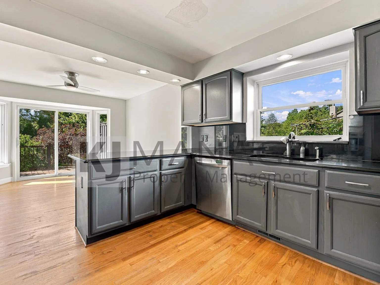 4 bed, 1871 sqft, $2,950 — Photo 3