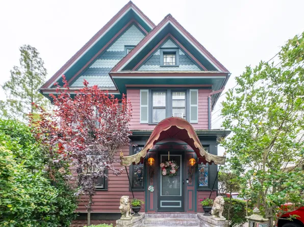 65 Earle Avenue, Lynbrook, NY 11563