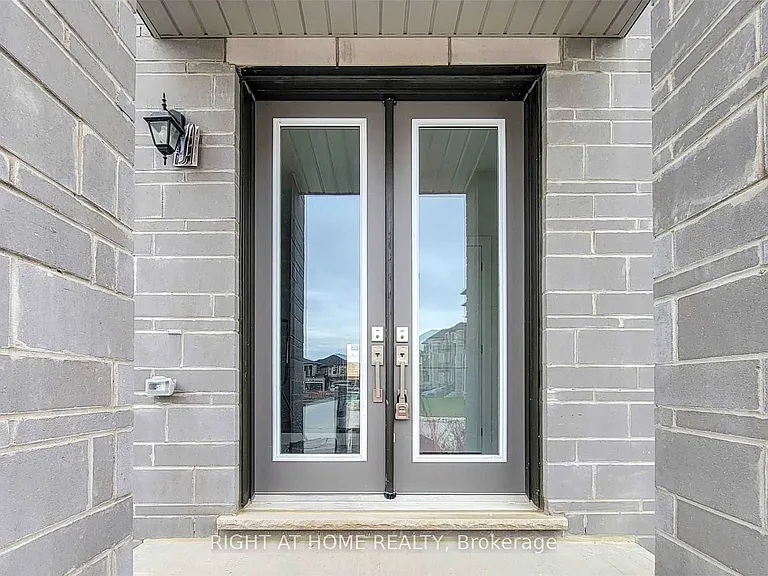 235 Vermont Ave — Photo 2
