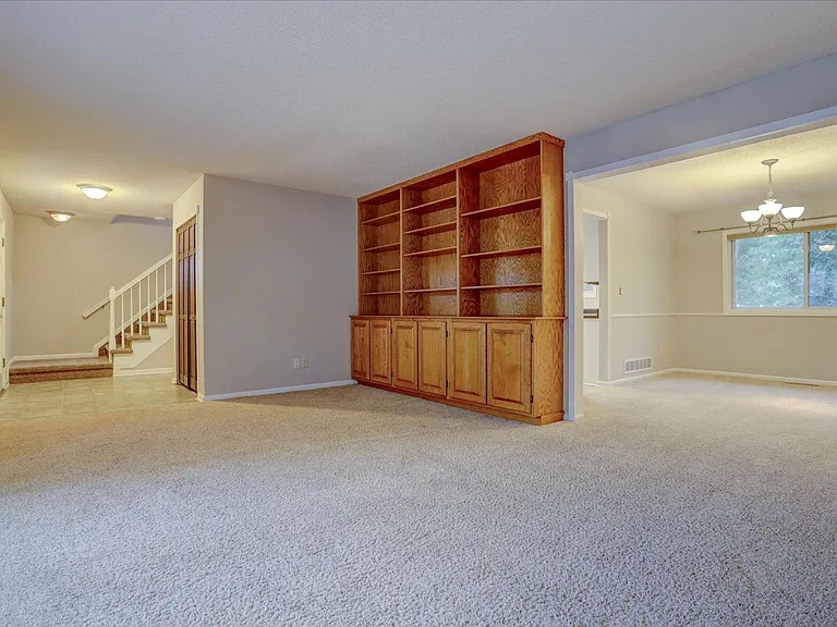 10701 Hobbit Ln — Photo 12