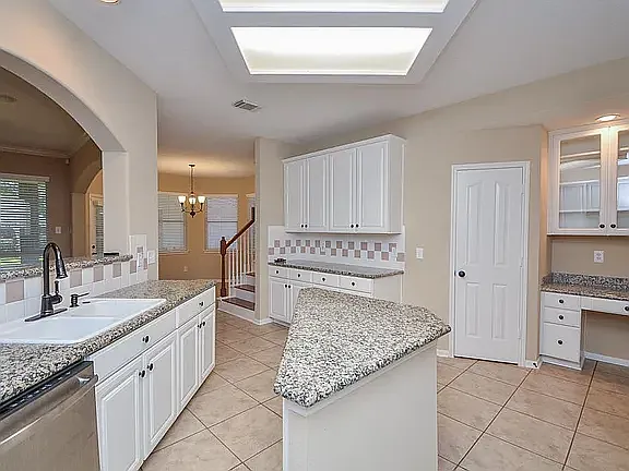 2606 Nutwood Dr — Photo 4