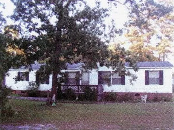 75 Williford Ln, Spring Lake, NC 28390