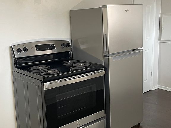 5th image of 236 W 14th St APT 2