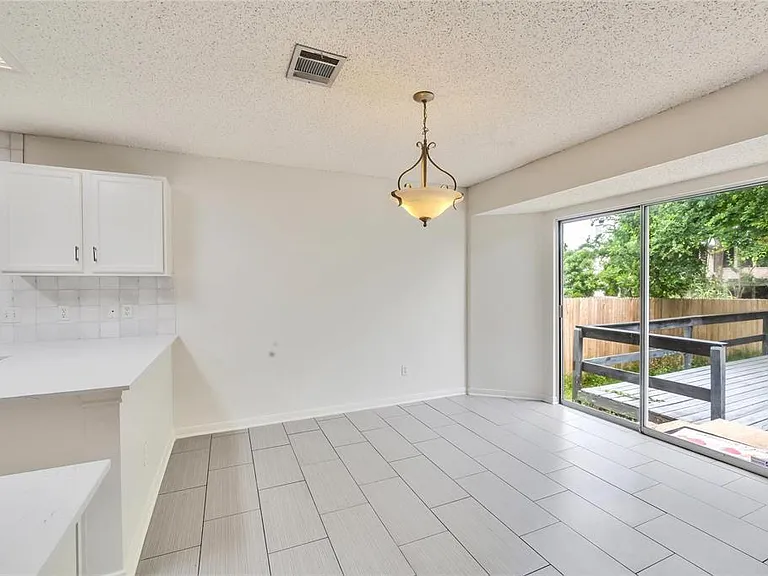 908 Dogwood Trl — Photo 11