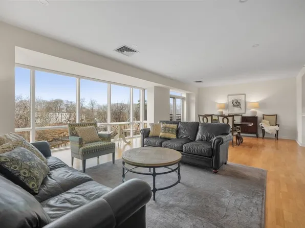 88 Wharf St Unit 310, Milton, MA 02186