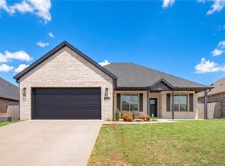 700 Bonnie St, Bentonville, AR 72713