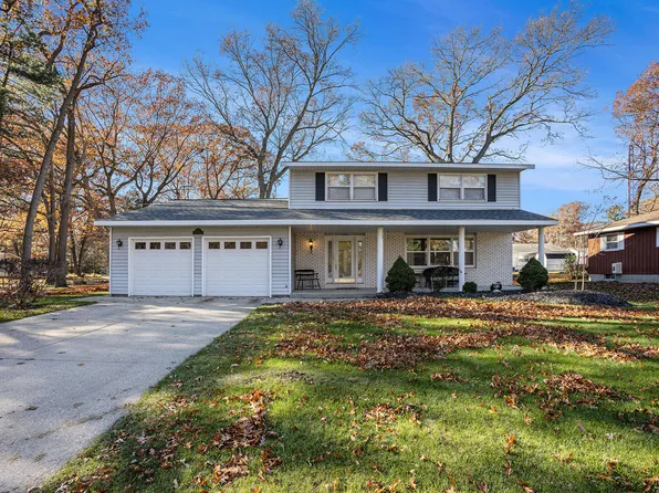 1015 Lancelot Dr, Muskegon, MI 49445