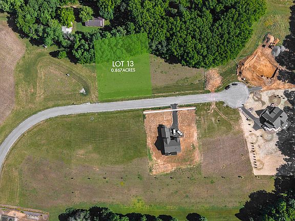 2nd image of 661 Montclair Ln