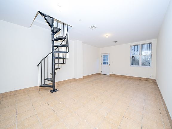 3rd image of 543 Kosciuszko St APT 1B