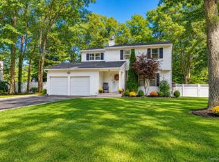40 Golf Club Circle, Manorville, NY 11949