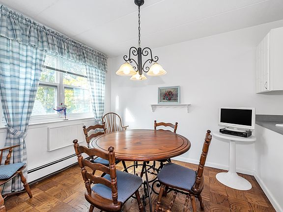 4th image of 10 Ipswich Ave #40
