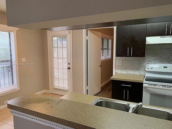 4th image of 3932 NW 87th Ave #3932