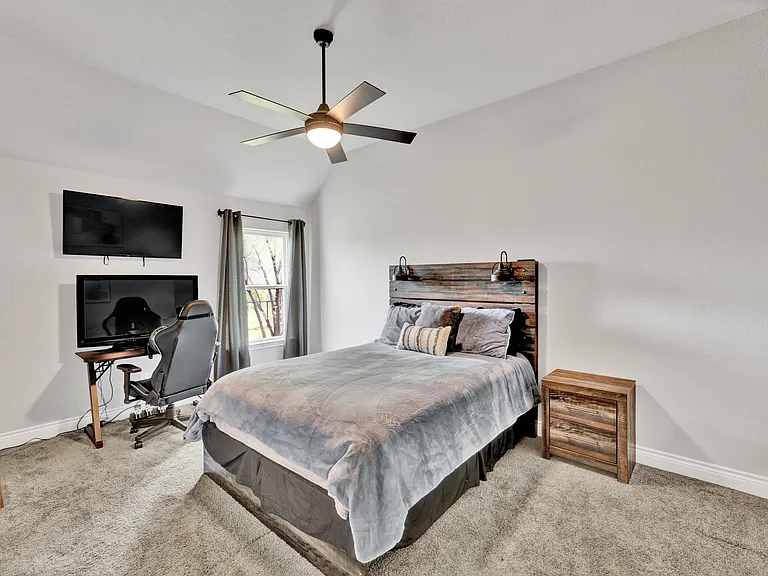 1040 Cloudy Ct — Photo 22