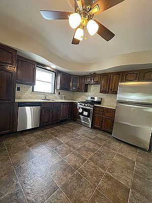 4th image of 101 Brookfield Ave #7