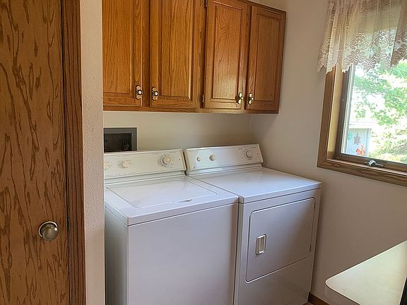 5th image of 1402 Country Meadows Dr