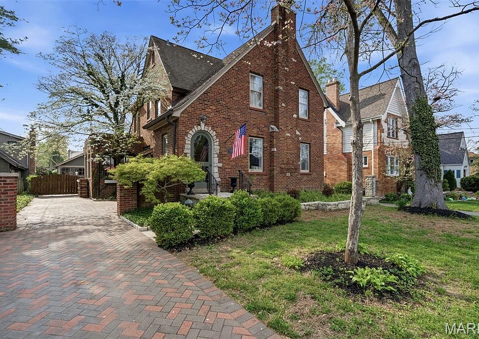 1st image of 121 Parkland Ave