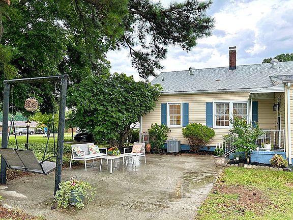 5th image of 105 Moseley St