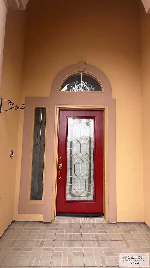 4 bed, 2.5 bath, 1940 sqft, $3,000 — Photo 2