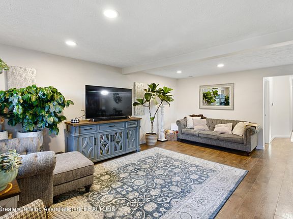 4th image of 6192 Towar Ave