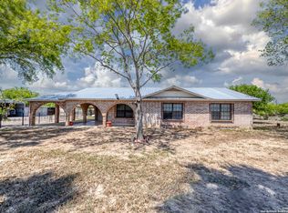 1390 Windmill Rd, Uvalde, TX 78801
