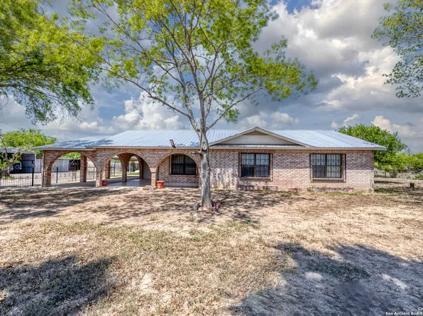 1390 Windmill, Uvalde, TX 78801