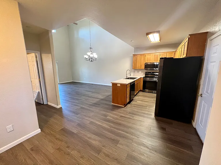 2635 Parkwood Village Ln — Photo 4