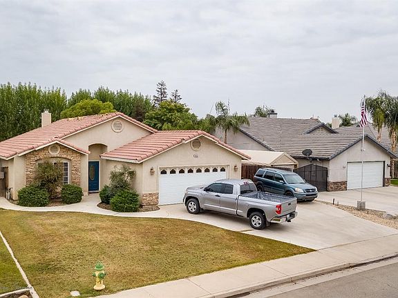 3rd image of 924 Butterfly Ln