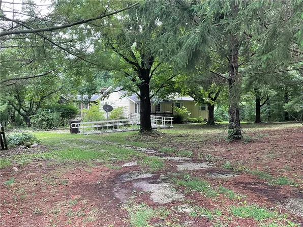 10167 Cabin Rd, Argenta, IL 62501