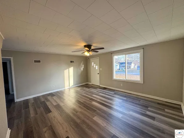 203 W Magnolia St, Versailles, MO 65084