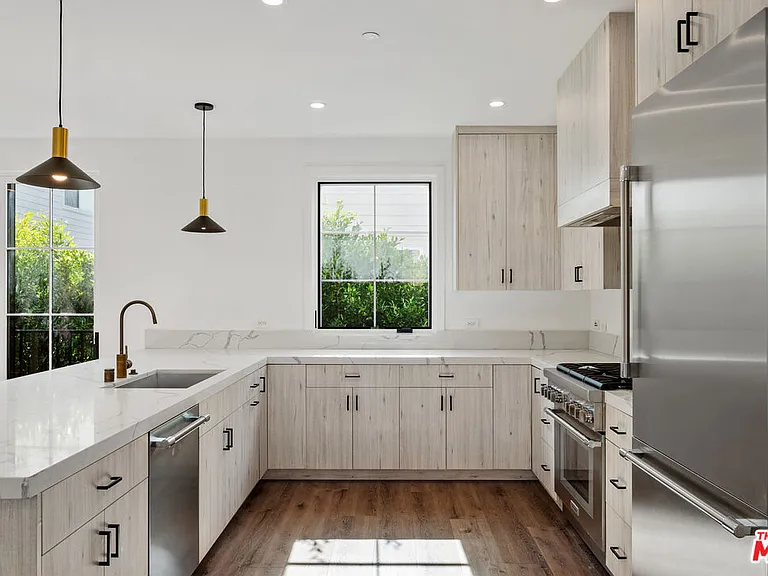 5330 Agnes Ave #1/2 — Photo 14