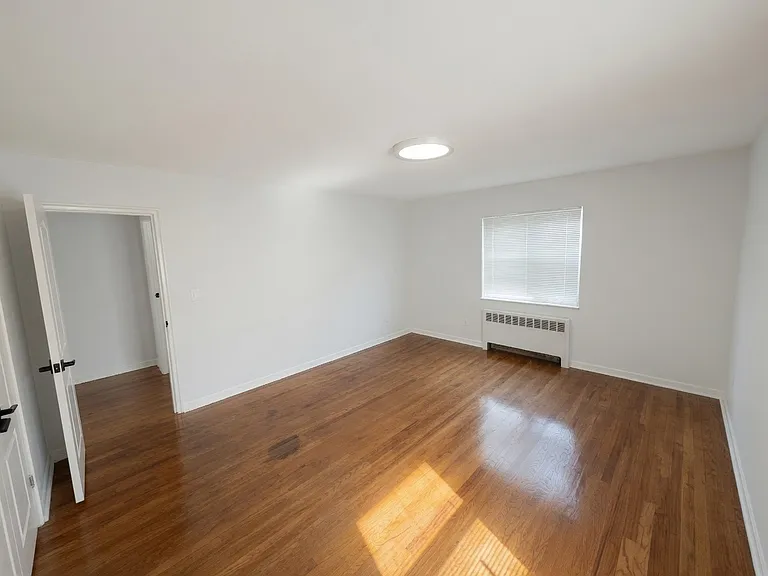 1080 Rhinelander Ave #1 — Photo 15