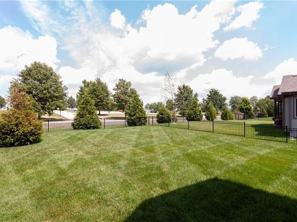 9106 W 165th Ter
