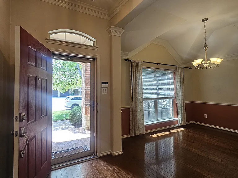 8562 Robertson Dr — Photo 9