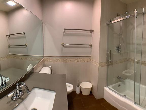 3rd image of 433 S Orange Ave APT C