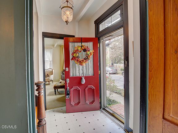 3rd image of 221 Saint Catherine St