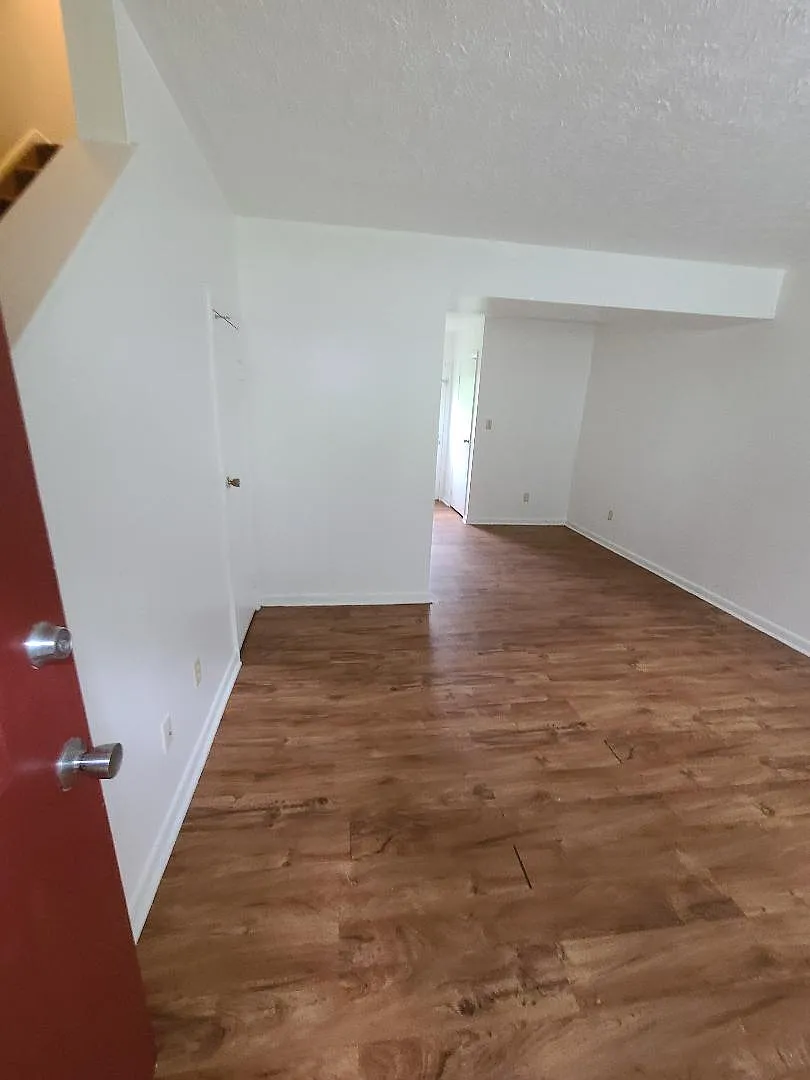 101 Miracle Dr — Photo 1