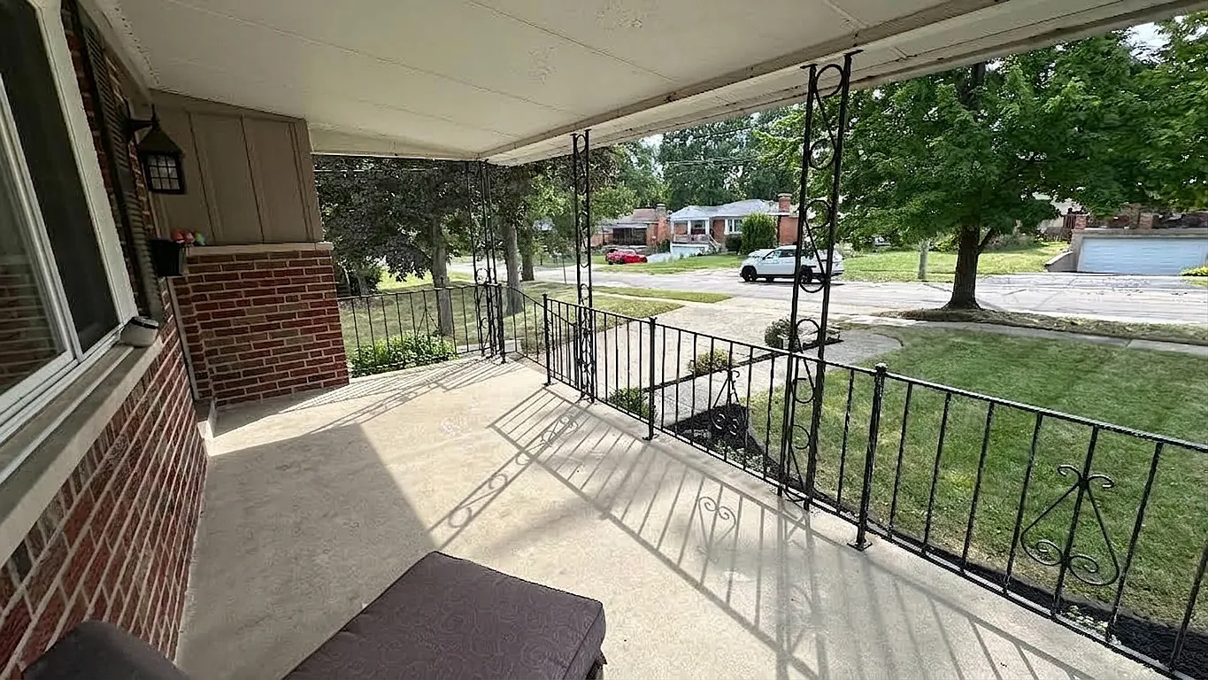 3 bed, 1.5 bath, 1226 sqft, $2,200 — Photo 3
