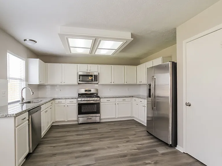 31518 Kingston Village Dr — Photo 7