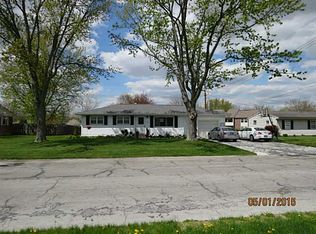814 Park Dr, Wapakoneta, OH 45895