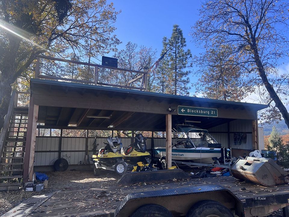 2nd image of 690 Hidden Pond Rd