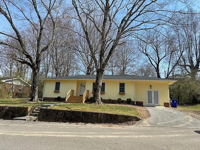 1st image of 2910 Clearwater Dr NE