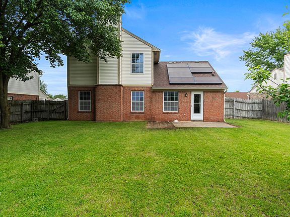 3rd image of 4001 Maple Manor Dr
