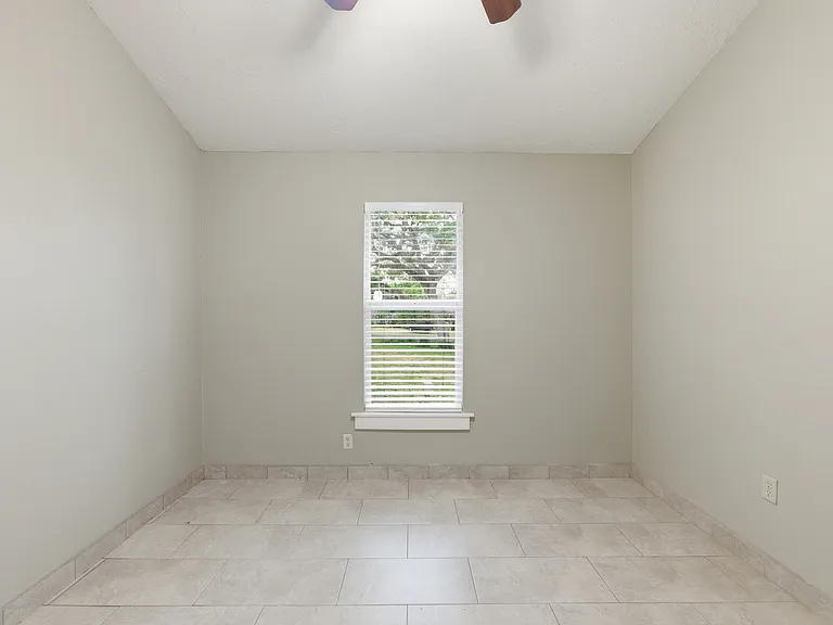 399 Old Dixie Hwy SW — Photo 15