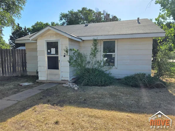800 Quail St, Plains, KS 67869