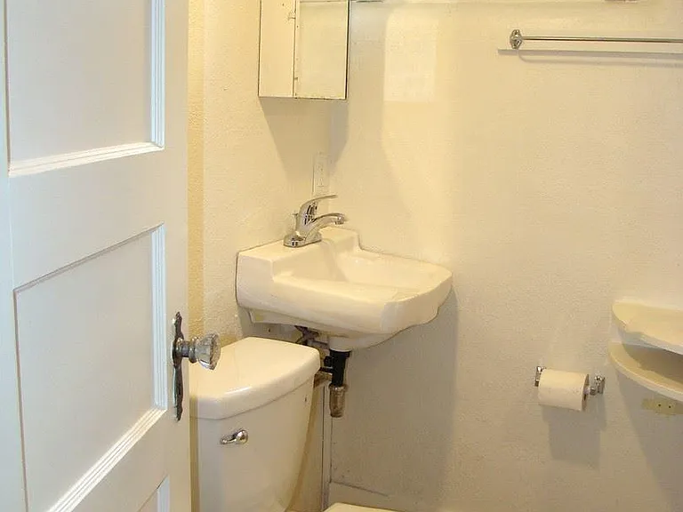 645 S Whitcomb St #B — Photo 7