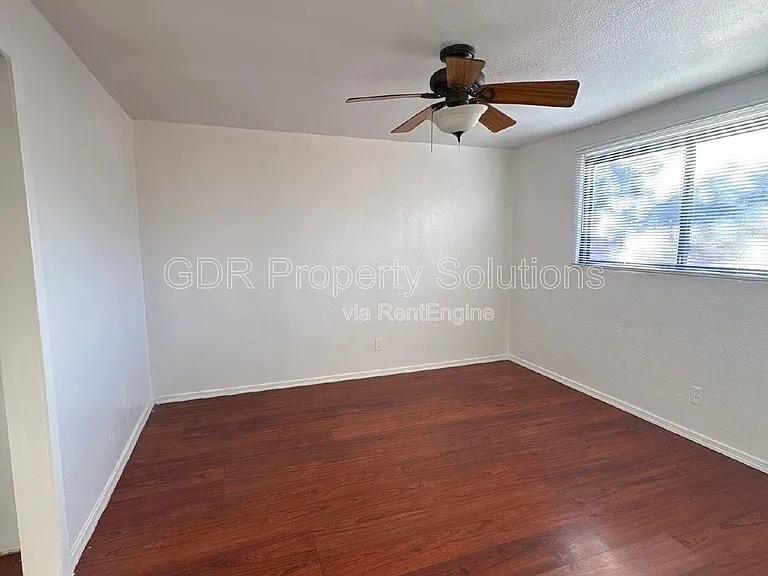 304 Texas St NE #B — Photo 9