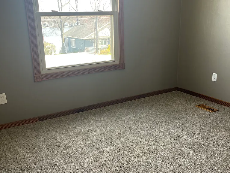 4051 E Forest Glen Ave — Photo 8