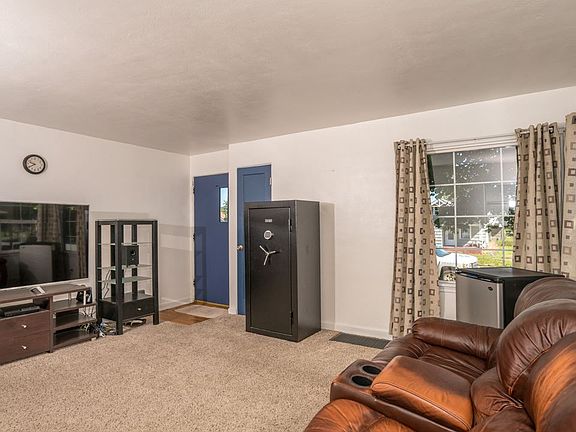 4th image of 1418 E Olympic Ave