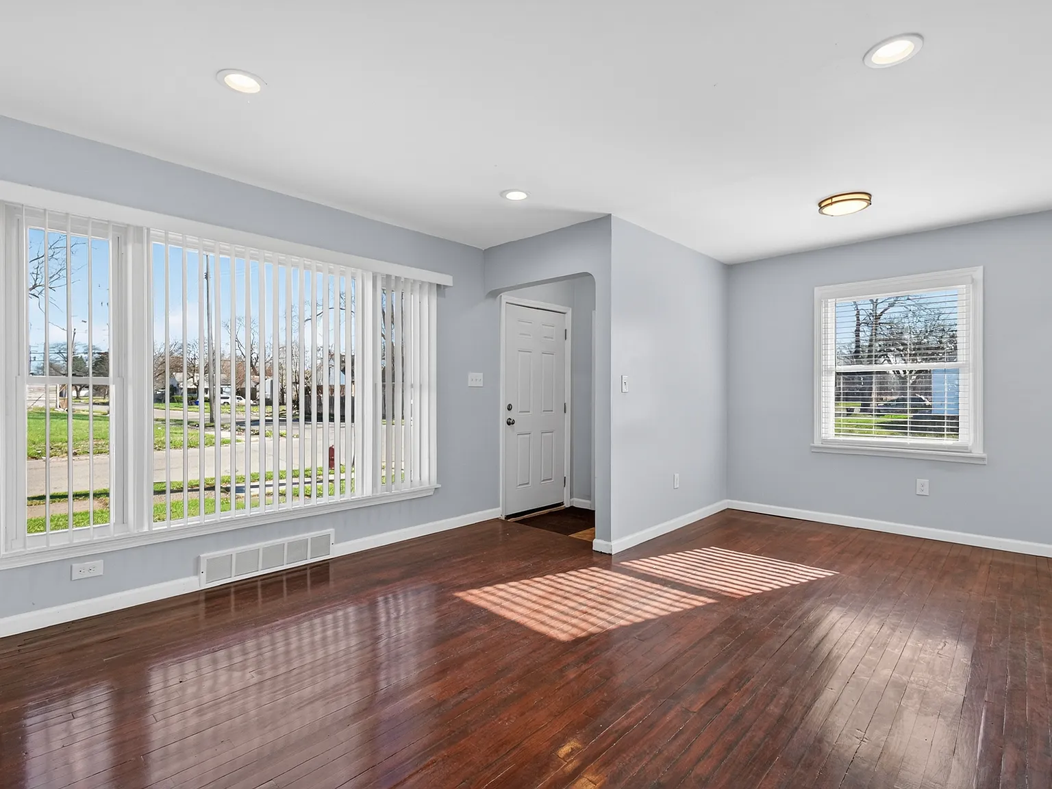3 bed, 1015 sqft, $1,350 — Photo 2